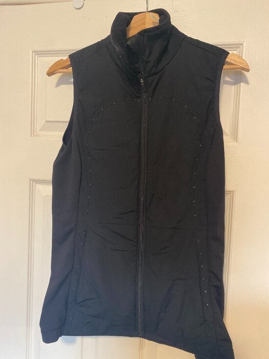 lululemon athletica Jackets & Blazers - Lululemon Black Lightweight Running Vest - Reflective Laser Cut Detail - Size 8